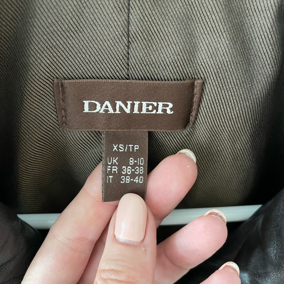 Leather jacket - Picture 2 of 3